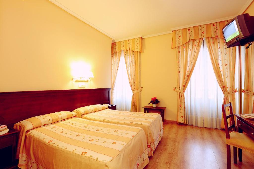 Hostal Silserranos Hotel Madrid Room photo