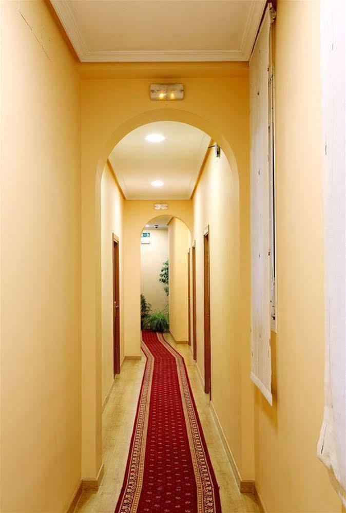 Hostal Silserranos Hotel Madrid Exterior photo